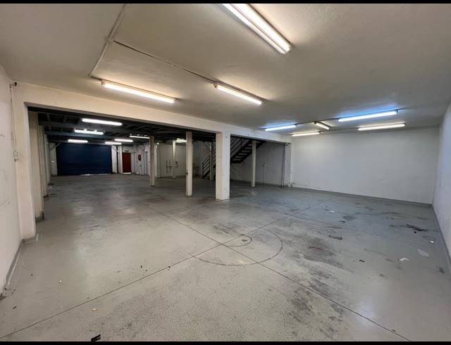 430M² WAREHOUSE TO LET IN STRIJDOMPARK
